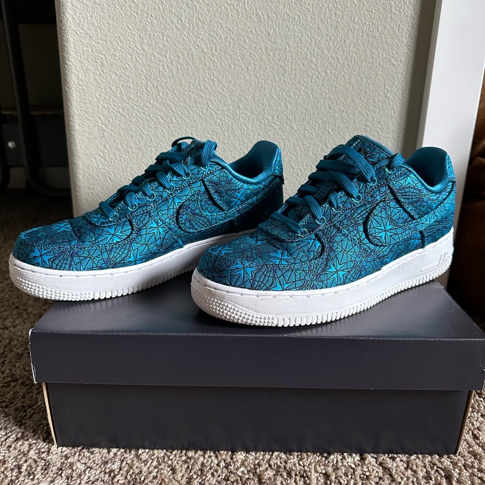 Nike Air Force 1 ‘07 PRM color: green abyss/indigo force
Stained Glass pattern